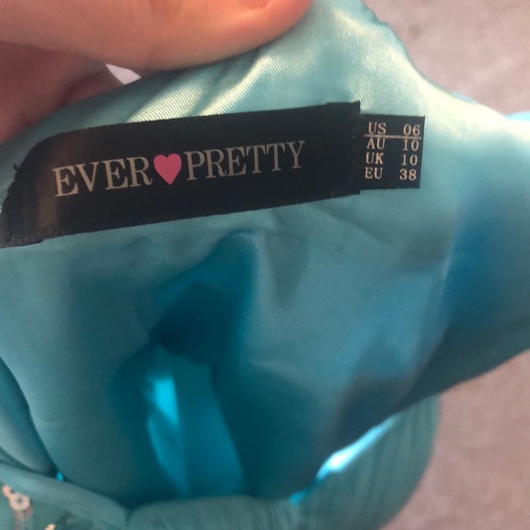 Beautiful formal dress - Picture 3 of 6